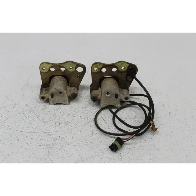 2000 POLARIS SPORTSMAN 335 4X4 RIGHT LEFT FRONT BRAKE CALIPER CALIPERS
