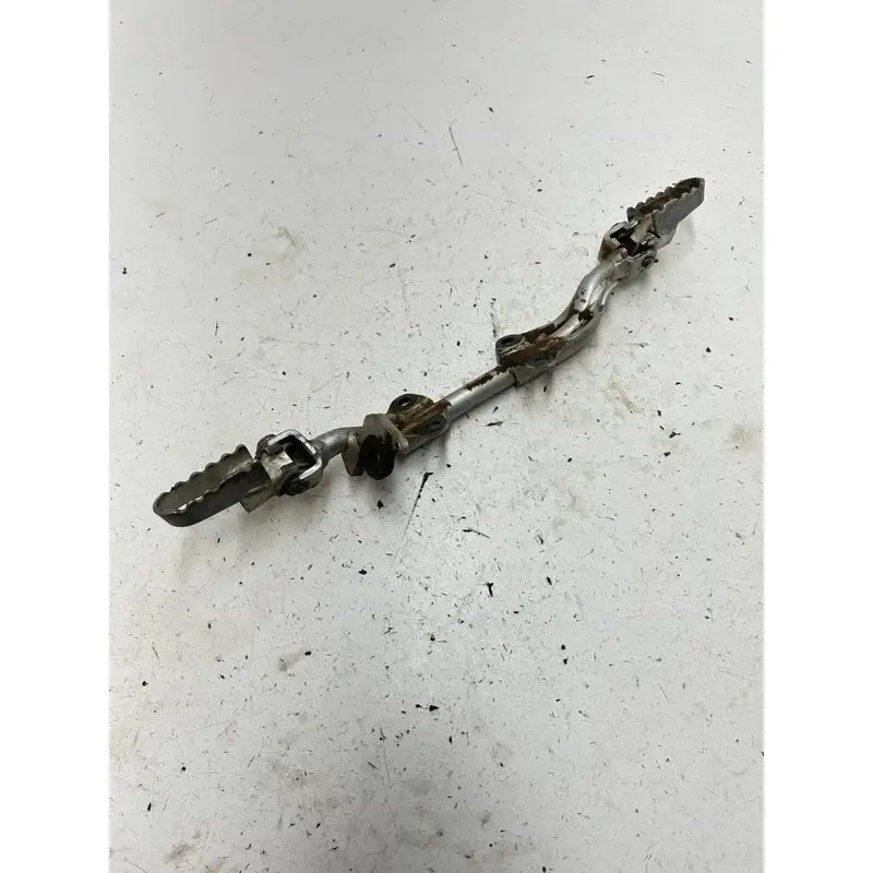 04 2004 Honda Crf 70 f CRF70F OEM STRAIGHT Foot Peg Mount Bar Support Bracket