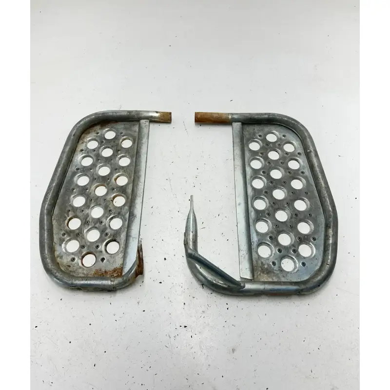 88 1988 Polaris Trail Boss 250 4x4 OEM Foot Pegs Wheel Well Footwell Rest L R