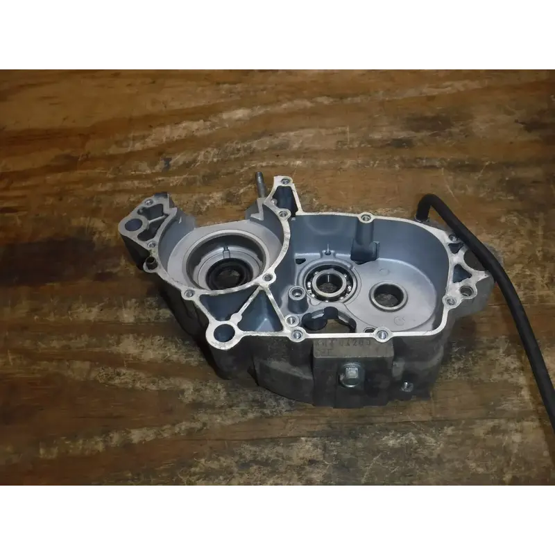 1990 KDX200 (A) Crankcase Right Side Engine 1990 1991 1992 1993 1994 1995