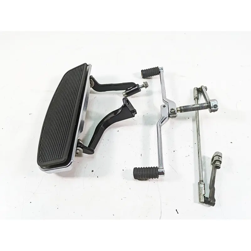 2011 Harley Touring FLHR Road King Front Left Floorboard & Shifter 50621-06