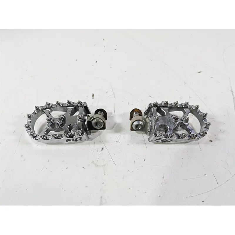 2015 Harley FXDL Dyna Low Rider FLO Grip Stunt Footpeg Rest Set FP-800V2